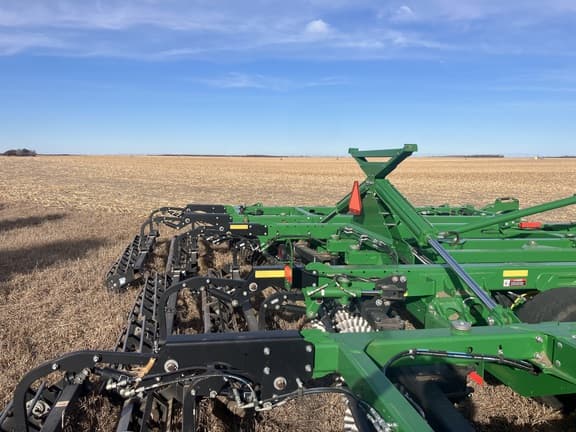 Image of John Deere 2660VT equipment image 4