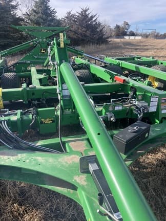 Image of John Deere 2660VT equipment image 2