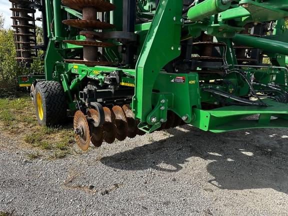 Image of John Deere 2660VT equipment image 4
