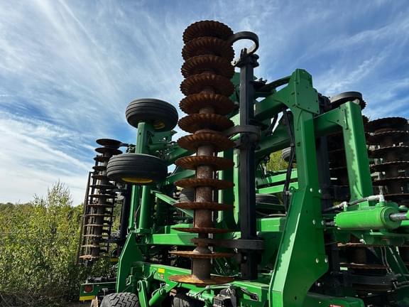 Image of John Deere 2660VT equipment image 3