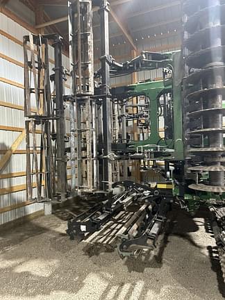 Image of John Deere 2660VT equipment image 3