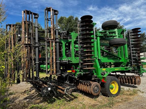 Image of John Deere 2660VT equipment image 2