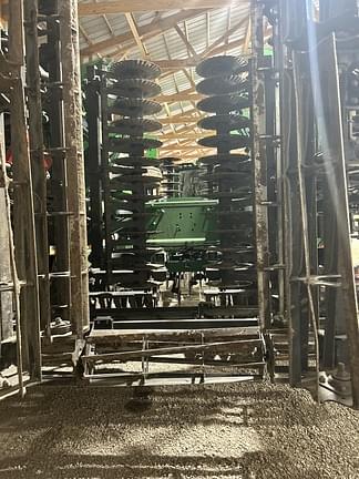 Image of John Deere 2660VT equipment image 4