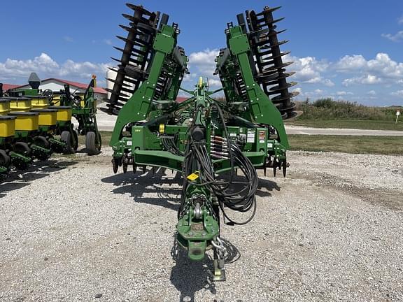 Image of John Deere 2660VT equipment image 1