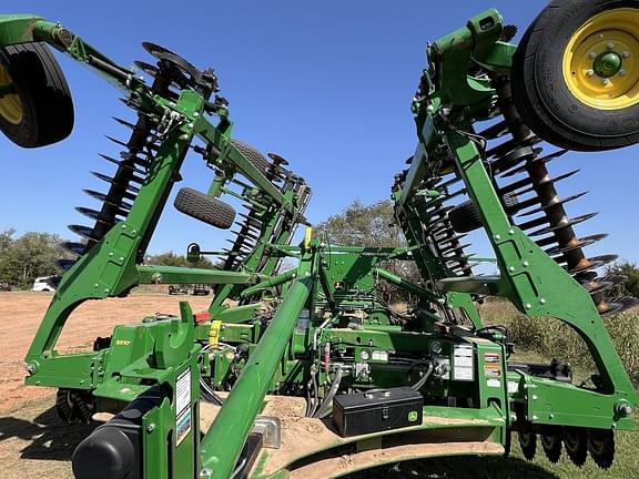 Image of John Deere 2660VT equipment image 1