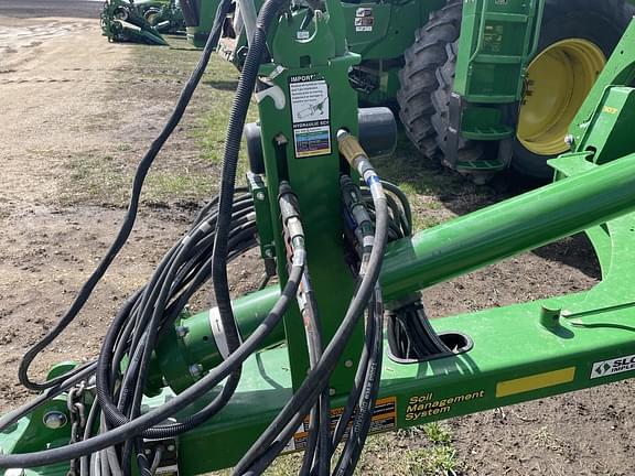 Image of John Deere 2660VT equipment image 2