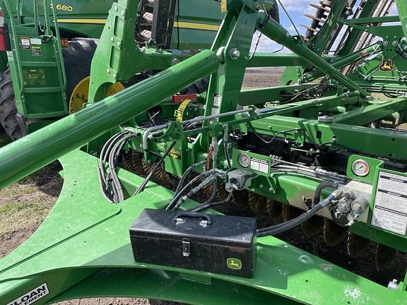 Image of John Deere 2660VT equipment image 3