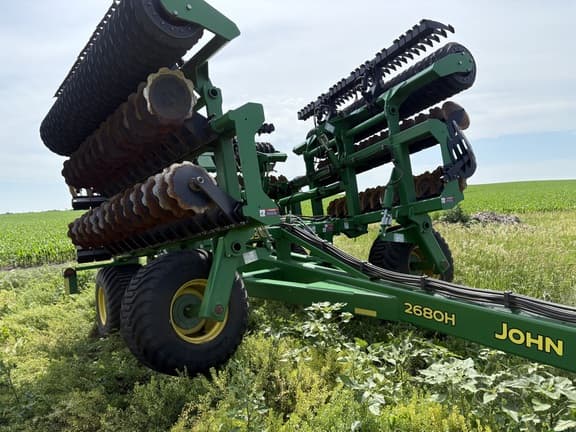 Image of John Deere 2680H equipment image 1
