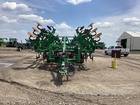 Image of John Deere 2730 equipment image 2
