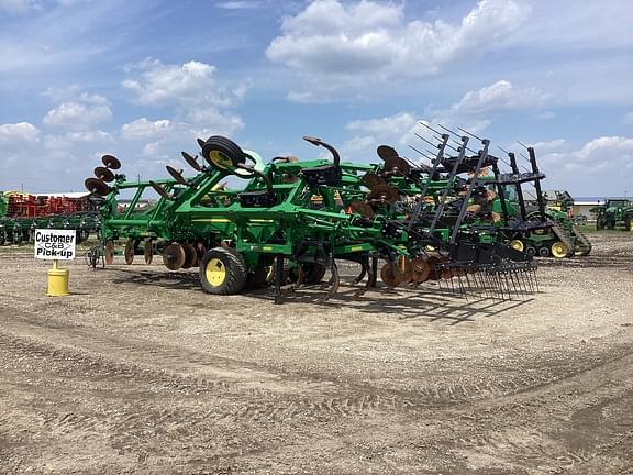 Image of John Deere 2730 equipment image 4