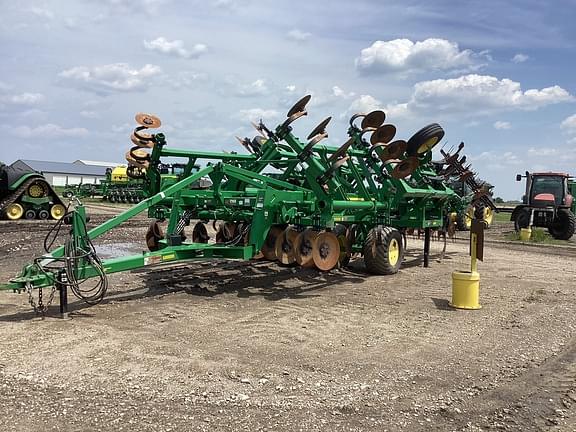 Image of John Deere 2730 equipment image 1
