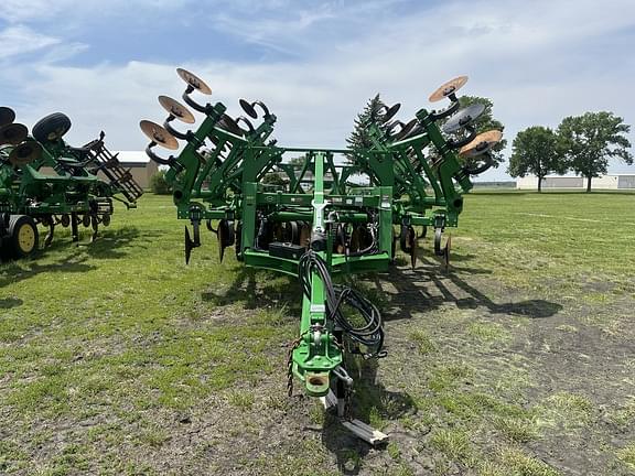 Image of John Deere 2730 equipment image 2