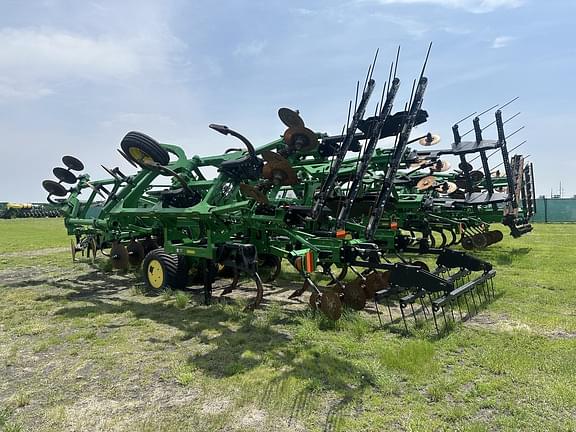 Image of John Deere 2730 equipment image 4