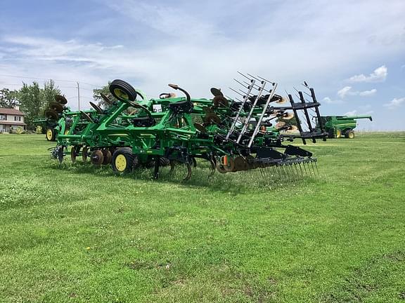 Image of John Deere 2730 equipment image 1