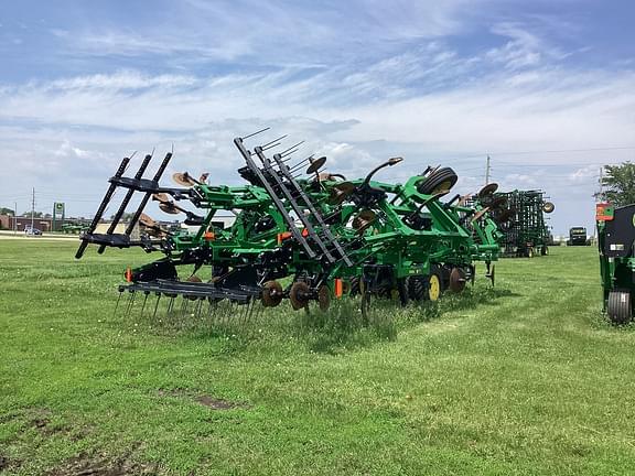 Image of John Deere 2730 equipment image 3