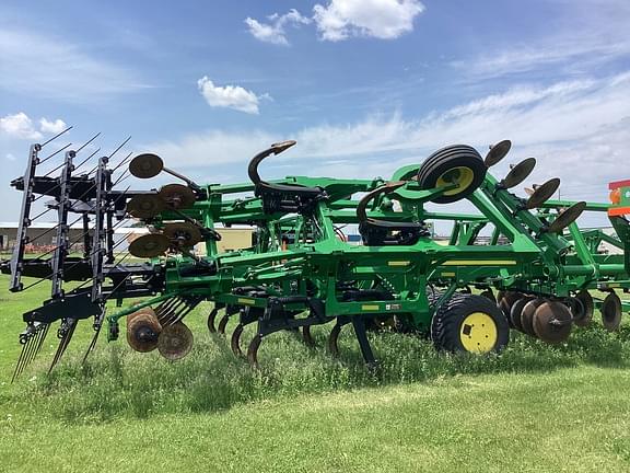 Image of John Deere 2730 equipment image 4