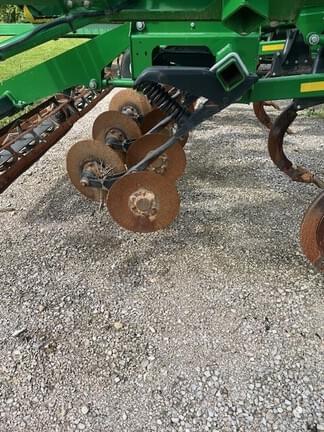 Image of John Deere 2730 equipment image 2