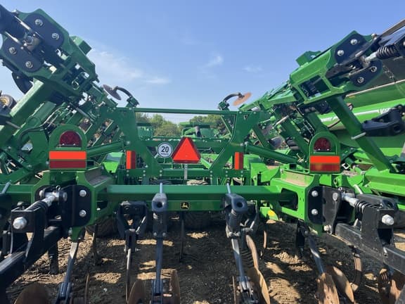 Image of John Deere 2730 equipment image 3