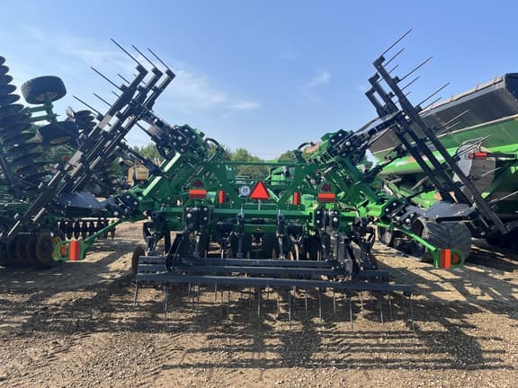 Image of John Deere 2730 equipment image 2