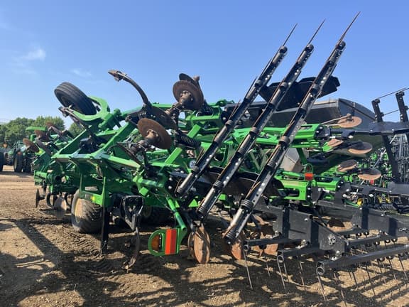 Image of John Deere 2730 equipment image 4