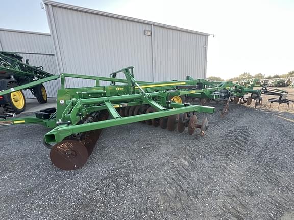 Image of John Deere 2730 equipment image 3