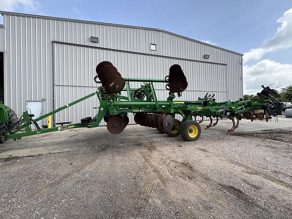 Image of John Deere 2730 equipment image 1