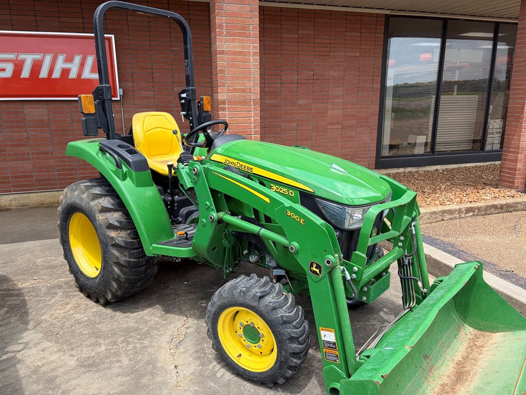 Image of John Deere 3025D Image 1
