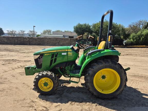 Image of John Deere 3025D equipment image 1