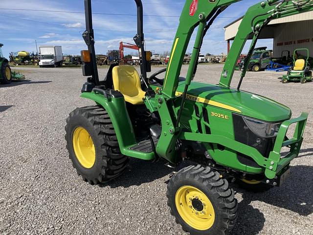 Image of John Deere 3025E equipment image 2