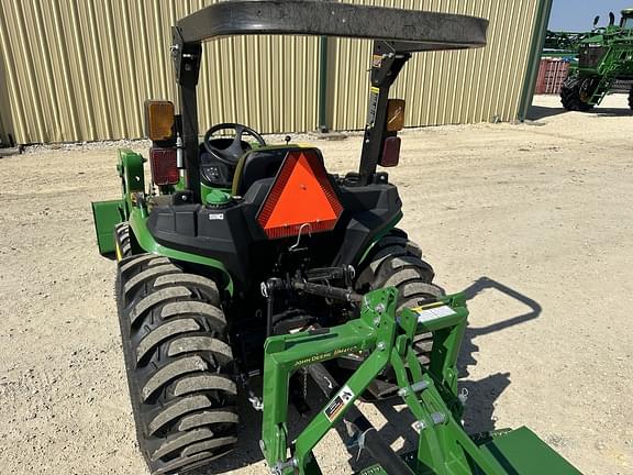 Image of John Deere 3025E equipment image 4