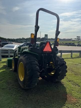 Image of John Deere 3025E equipment image 4