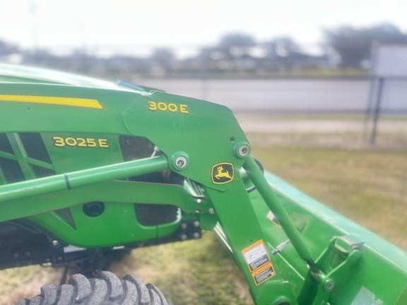 Image of John Deere 3025E equipment image 4