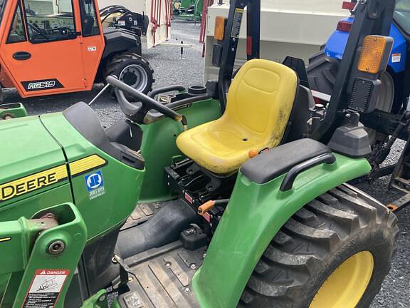 Image of John Deere 3025E equipment image 4