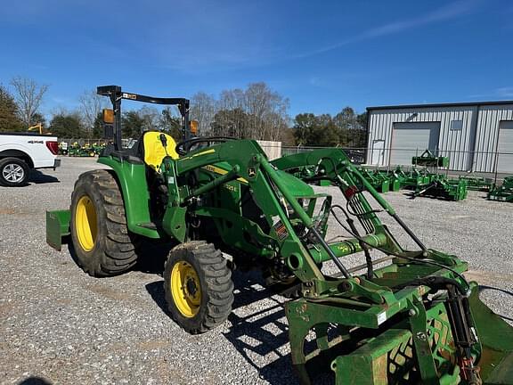 Image of John Deere 3025E equipment image 4