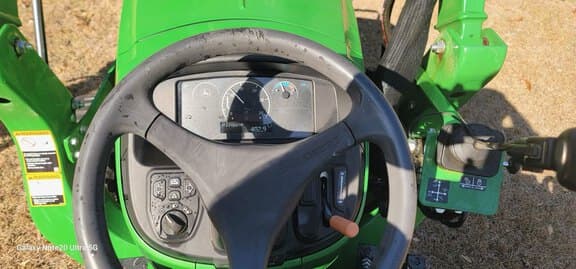 Image of John Deere 3025E equipment image 3