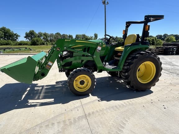 Image of John Deere 3025E equipment image 2