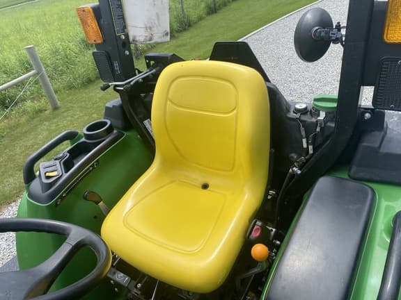 Image of John Deere 3025E equipment image 4