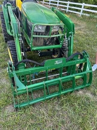 Image of John Deere 3025E equipment image 1