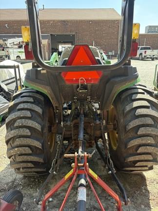 Image of John Deere 3025E equipment image 4