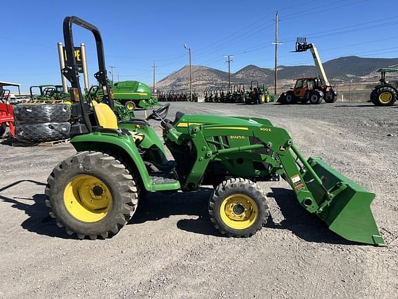 Image of John Deere 3025E equipment image 4