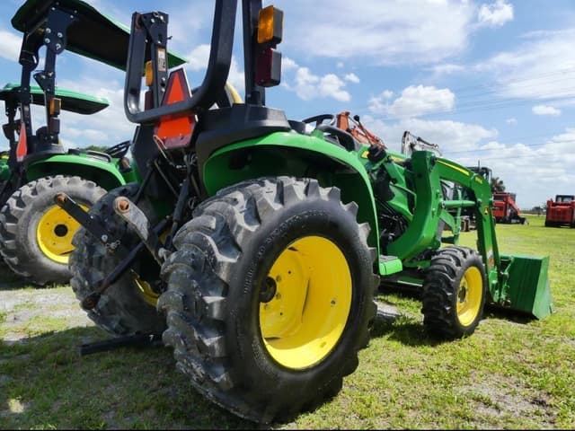 Image of John Deere 3025E equipment image 3