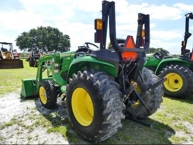 Image of John Deere 3025E equipment image 2