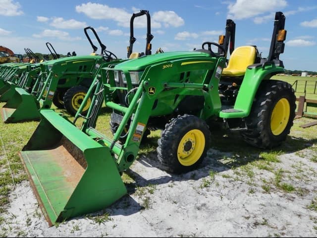 Image of John Deere 3025E equipment image 1