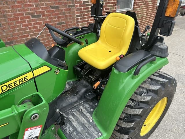 Image of John Deere 3025E equipment image 1