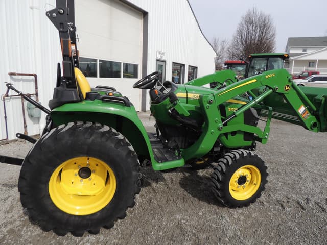 Image of John Deere 3025E equipment image 3