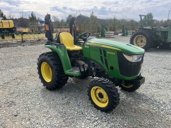 Image of John Deere 3025E equipment image 3