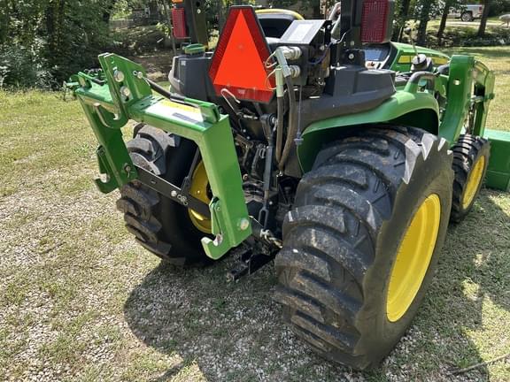 Image of John Deere 3032E equipment image 1