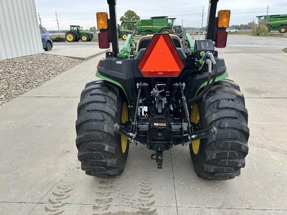 Image of John Deere 3032E equipment image 3
