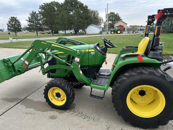 Image of John Deere 3032E equipment image 4