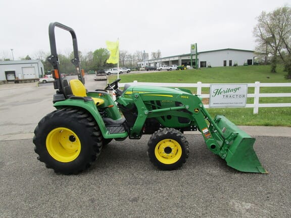 Main image John Deere 3032E